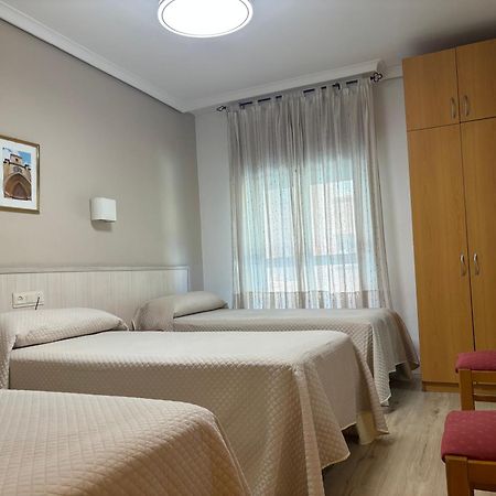 Hostal Atienzar อัลบาเซเต ภายนอก รูปภาพ