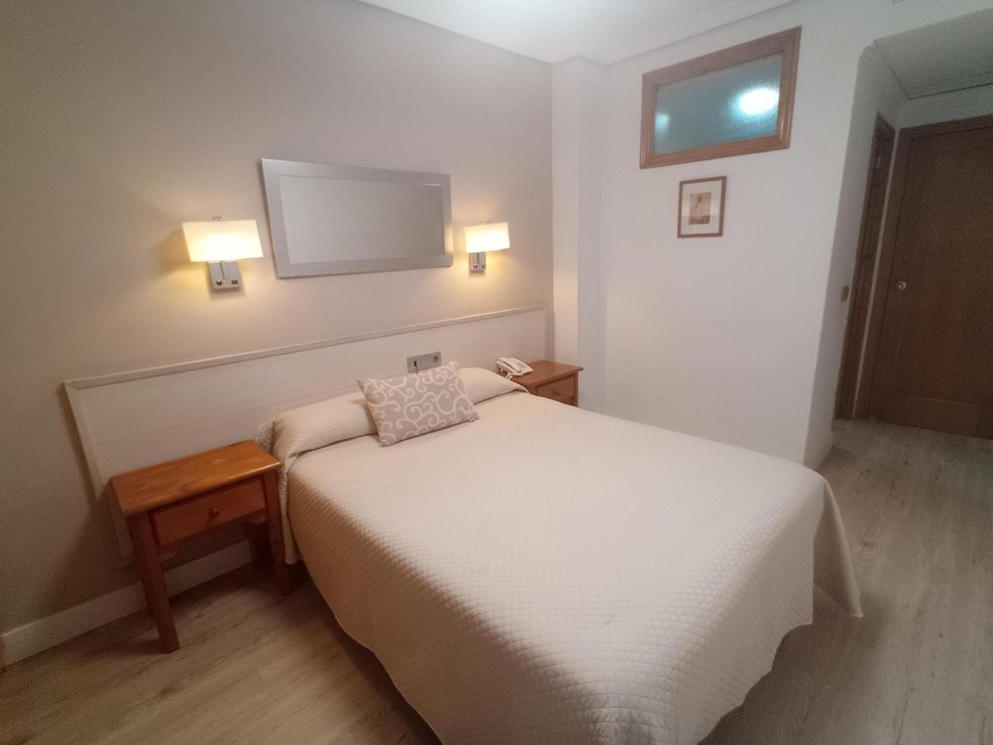Hostal Atienzar อัลบาเซเต ภายนอก รูปภาพ