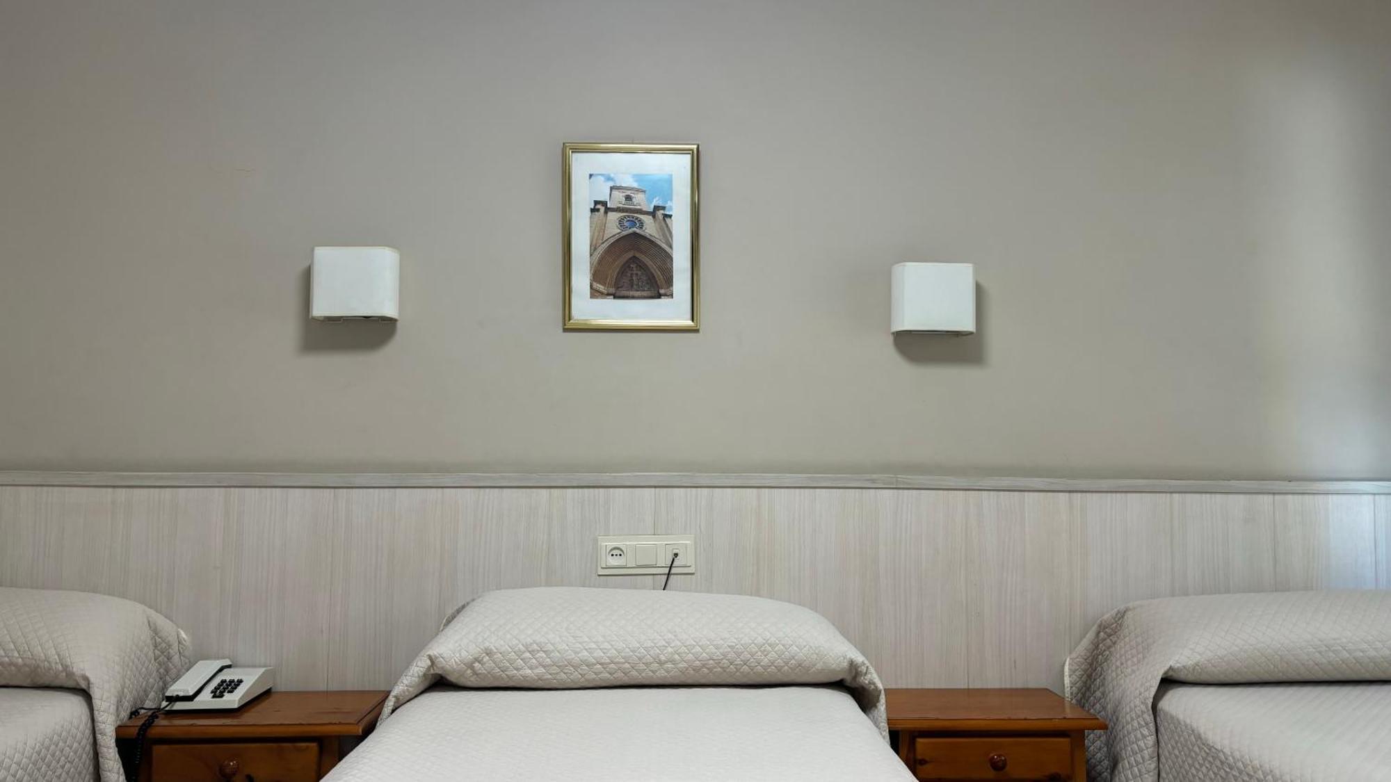 Hostal Atienzar อัลบาเซเต ภายนอก รูปภาพ