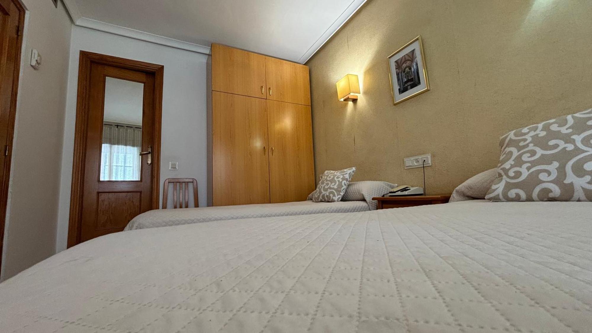 Hostal Atienzar อัลบาเซเต ภายนอก รูปภาพ