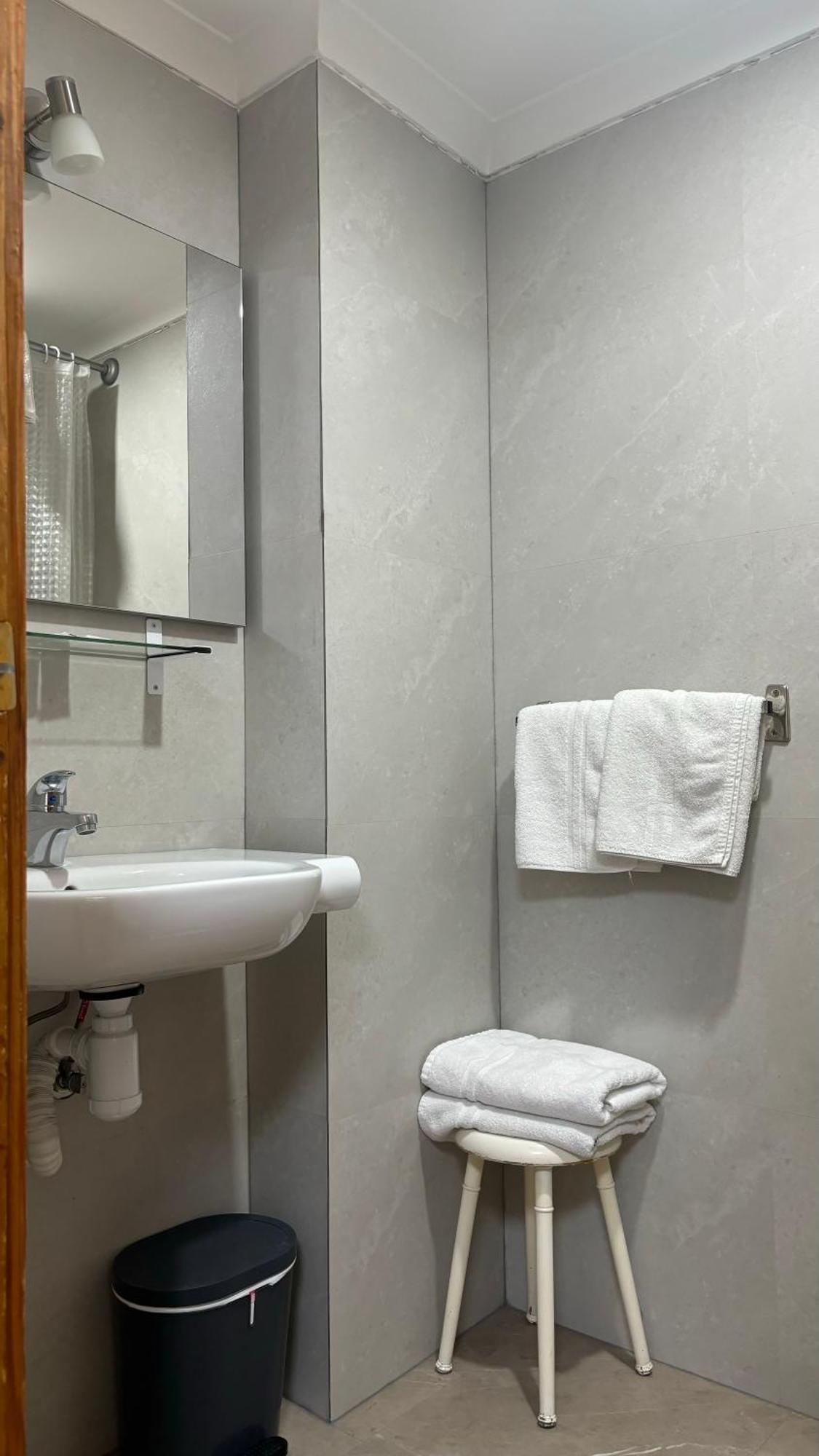Hostal Atienzar อัลบาเซเต ภายนอก รูปภาพ