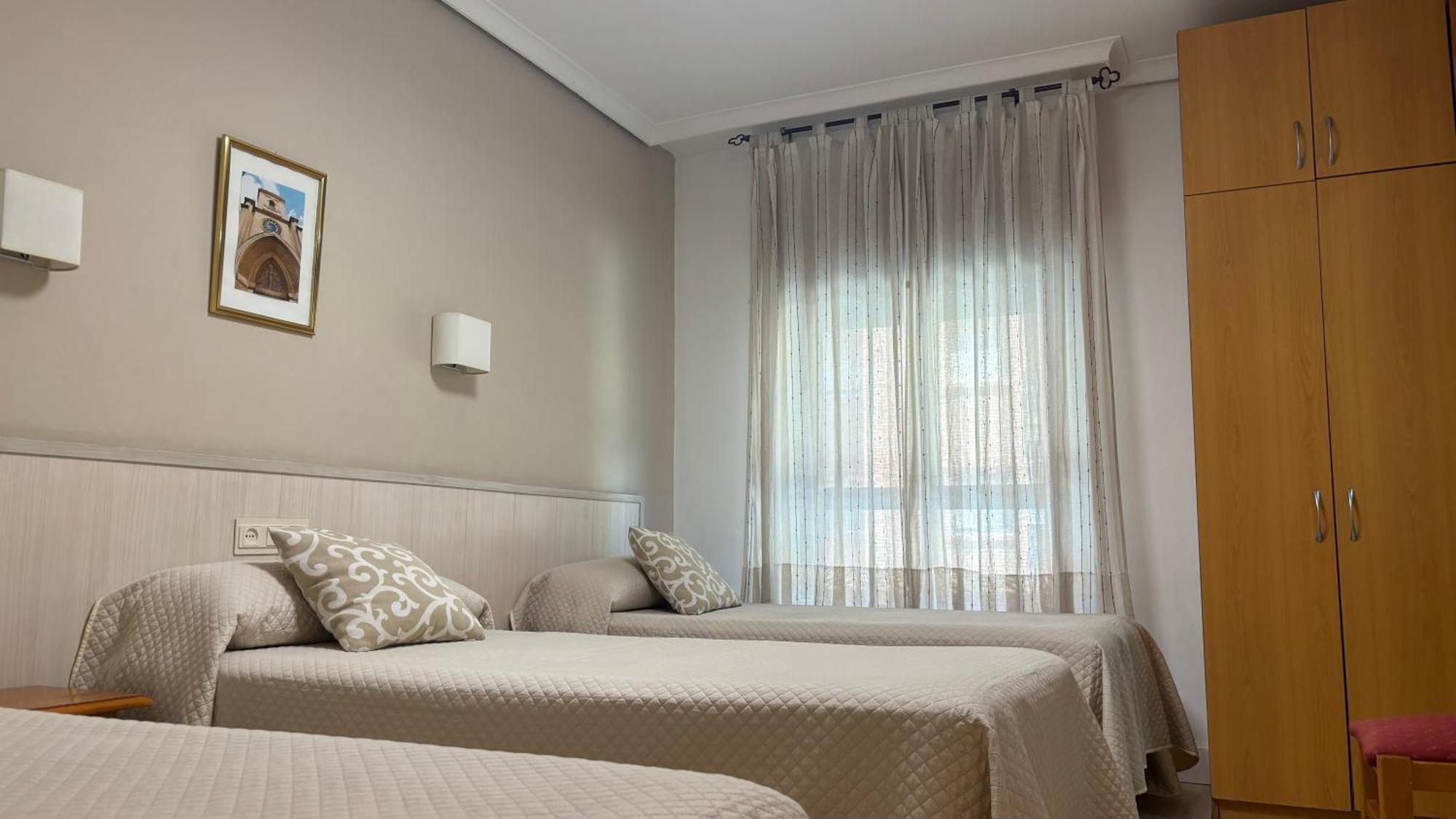 Hostal Atienzar อัลบาเซเต ภายนอก รูปภาพ