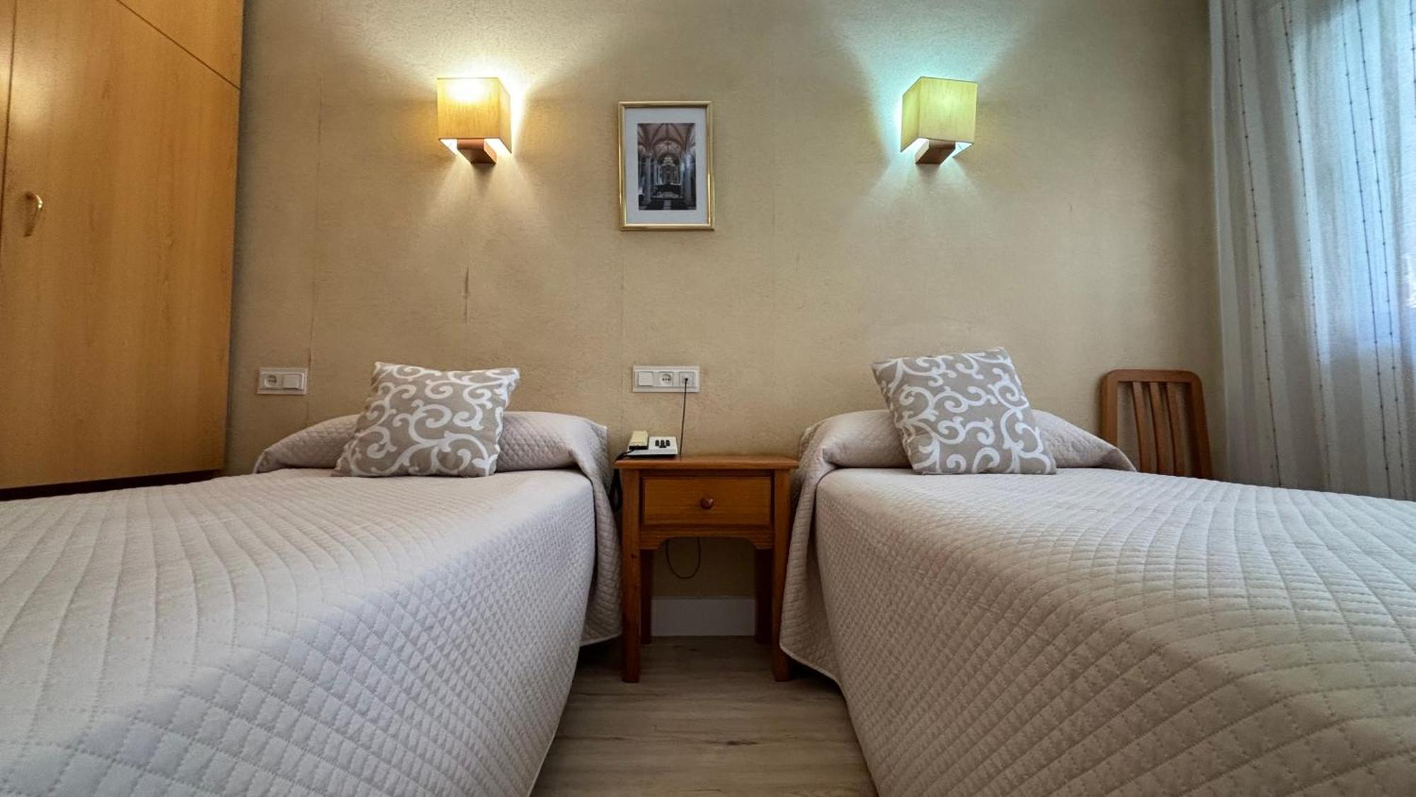 Hostal Atienzar อัลบาเซเต ภายนอก รูปภาพ