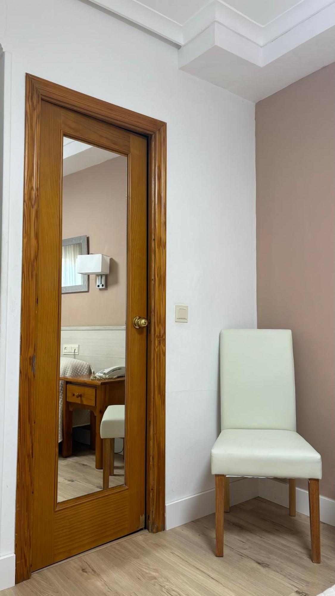 Hostal Atienzar อัลบาเซเต ภายนอก รูปภาพ