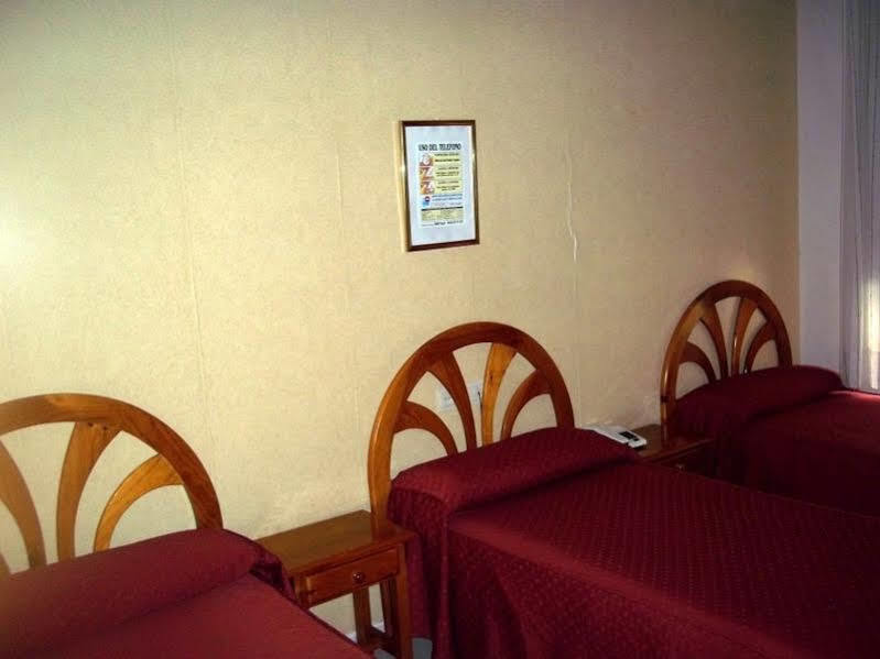 Hostal Atienzar อัลบาเซเต ภายนอก รูปภาพ