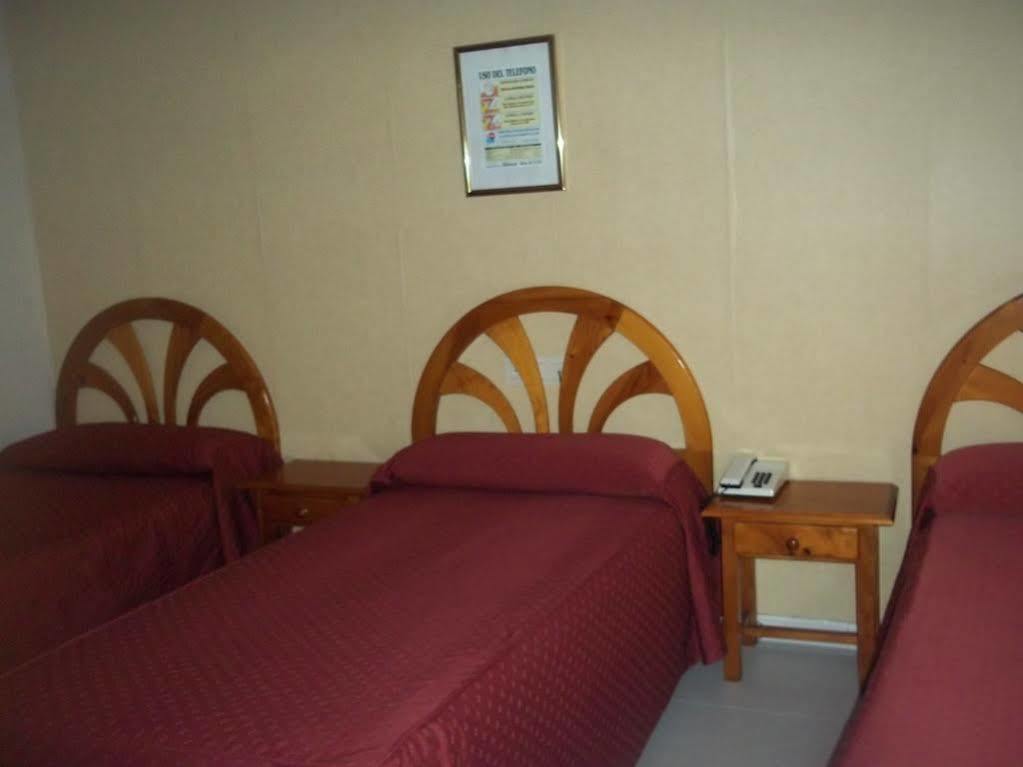 Hostal Atienzar อัลบาเซเต ภายนอก รูปภาพ