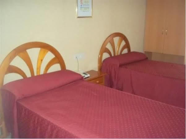 Hostal Atienzar อัลบาเซเต ภายนอก รูปภาพ