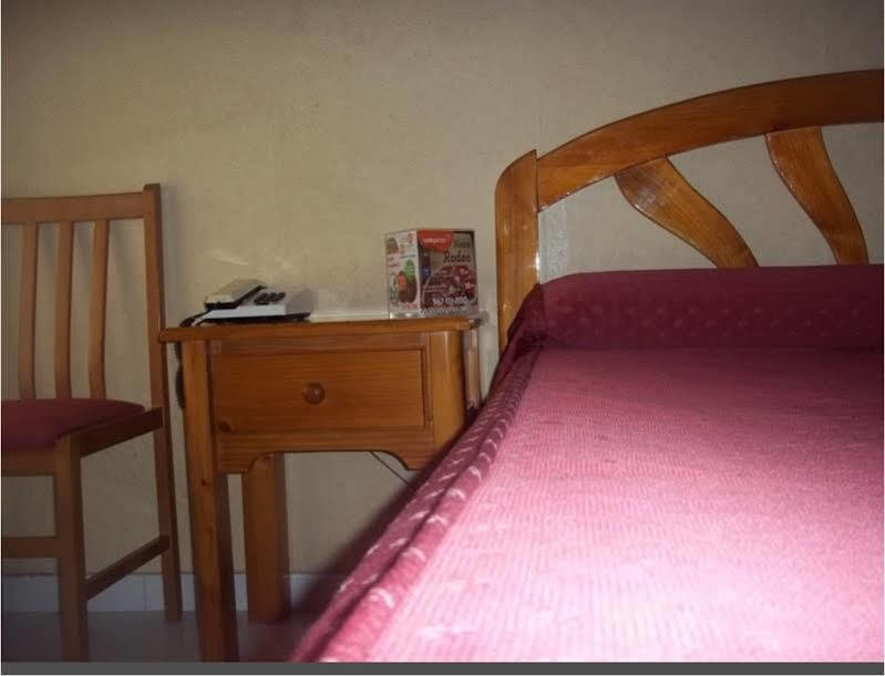 Hostal Atienzar อัลบาเซเต ภายนอก รูปภาพ